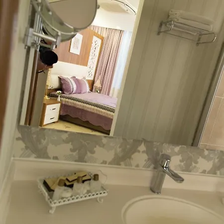 Carmine Hotel